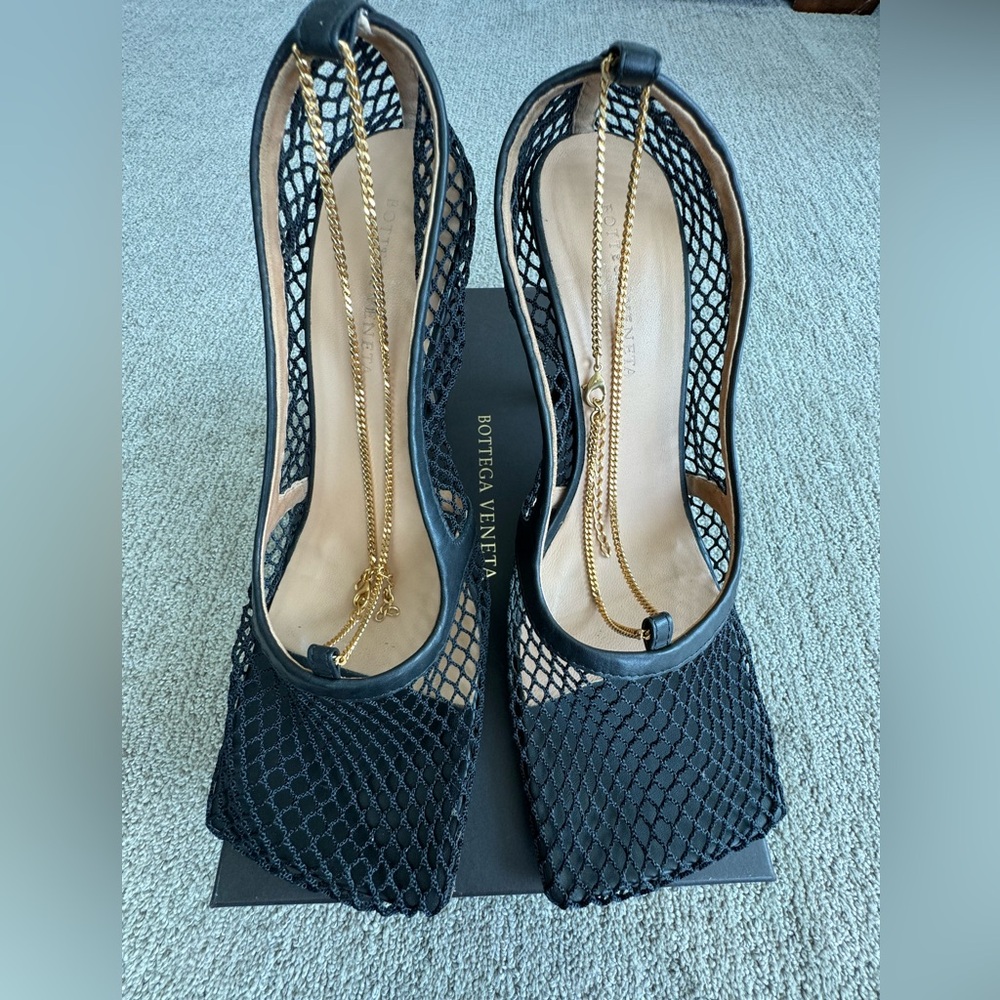 Bottega Veneta Black Mesh Chain-Trim Pump - Picture 3 of 10